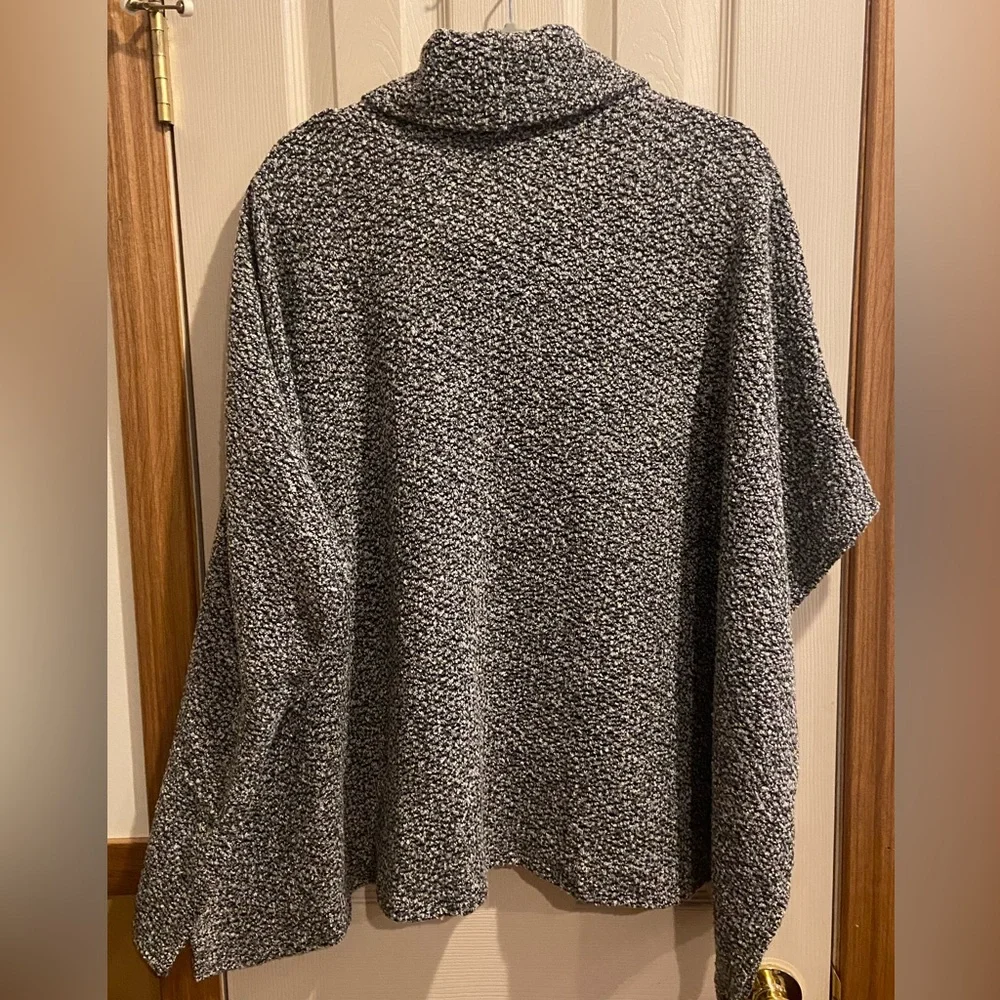 Women’s oversized pullover “poncho” style sweater - Picture 2 of 3